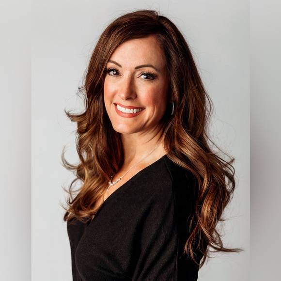 Meet your Posher, Desiree - Picture 2 of 3